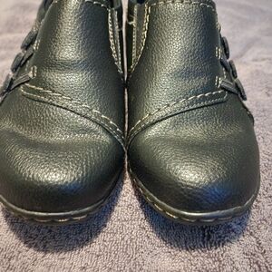 Women's Clarks Ashland Effie black size 8 Wide